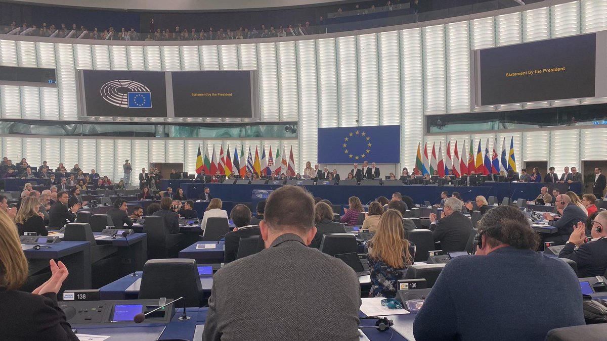 Der Korruptionsskandal um Eva Kaili beherrscht diese Plenarwoche. Ich bin geschockt &amp; extrem sauer. Für Korruption &amp; Bestechlichkeit darf im EP kein Platz sein. Allein der Verdacht schadet der Glaubwürdigkeit des EPs- wir <a href="/GreensEFA/">Greens/EFA in the EU Parliament 🌍</a> fordern daher umfassende Maßnahmen &amp; Aufklärung