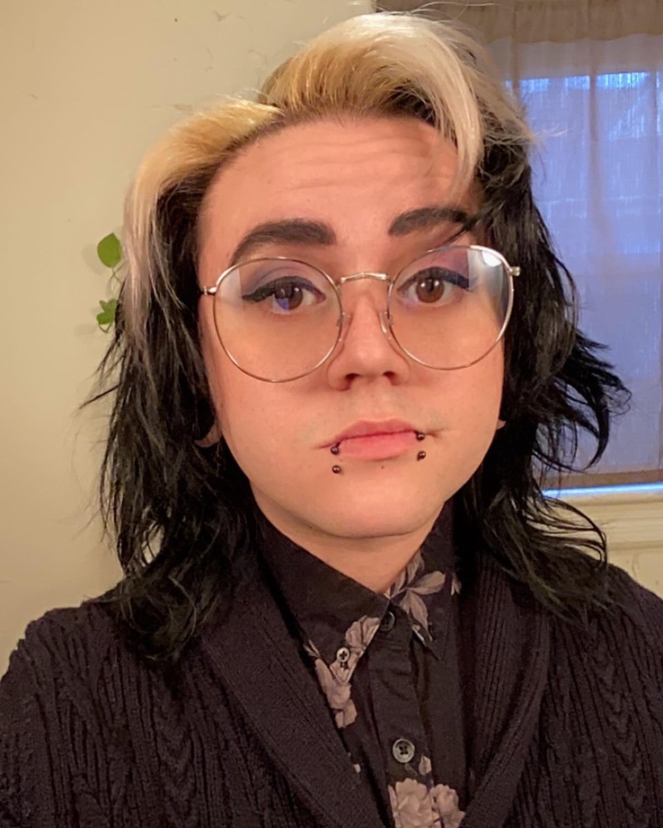 Ultimawaffle's tweet photo. New glasses, dressed up Saturday, my friend told me I look like a Pokémon professor, I’ll take it. Ghost type expert at your service 👻 #goth #gothguy #gothstyle #fancy #dressedup #newglasses #protectyoureyes #guysinmakeup #eyemakeup #pokemonprofessor #ghostype https://t.co/T2U6FPNQOO