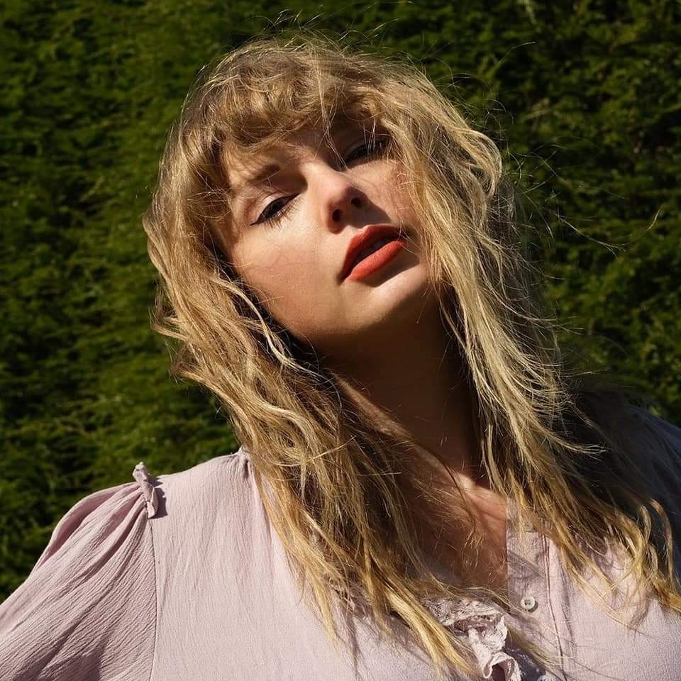 cherreshs's tweet photo. Happy Birthday T! I love you always! 😘🥰🤗💜 
See you soon. @taylorswift13 🥺 https://t.co/xeK3SXTc3h