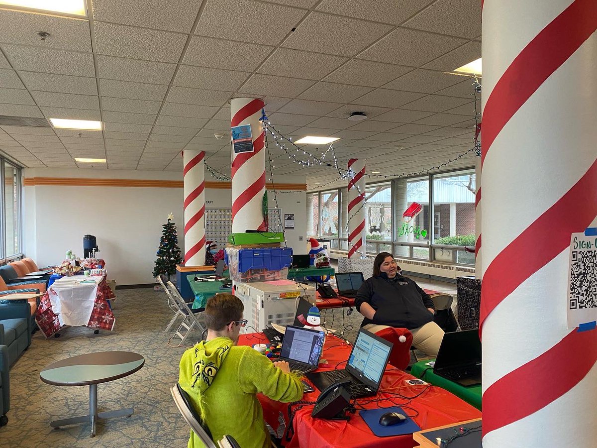 DialACarol's tweet photo. Good morning from Dial-A-Carol HQ! 4,208 calls in, and our carolers are still going strong!

What has been your favorite carol you’ve heard from us this year? Let us know in the comments! ☃️ https://t.co/GTrqPtlFRz