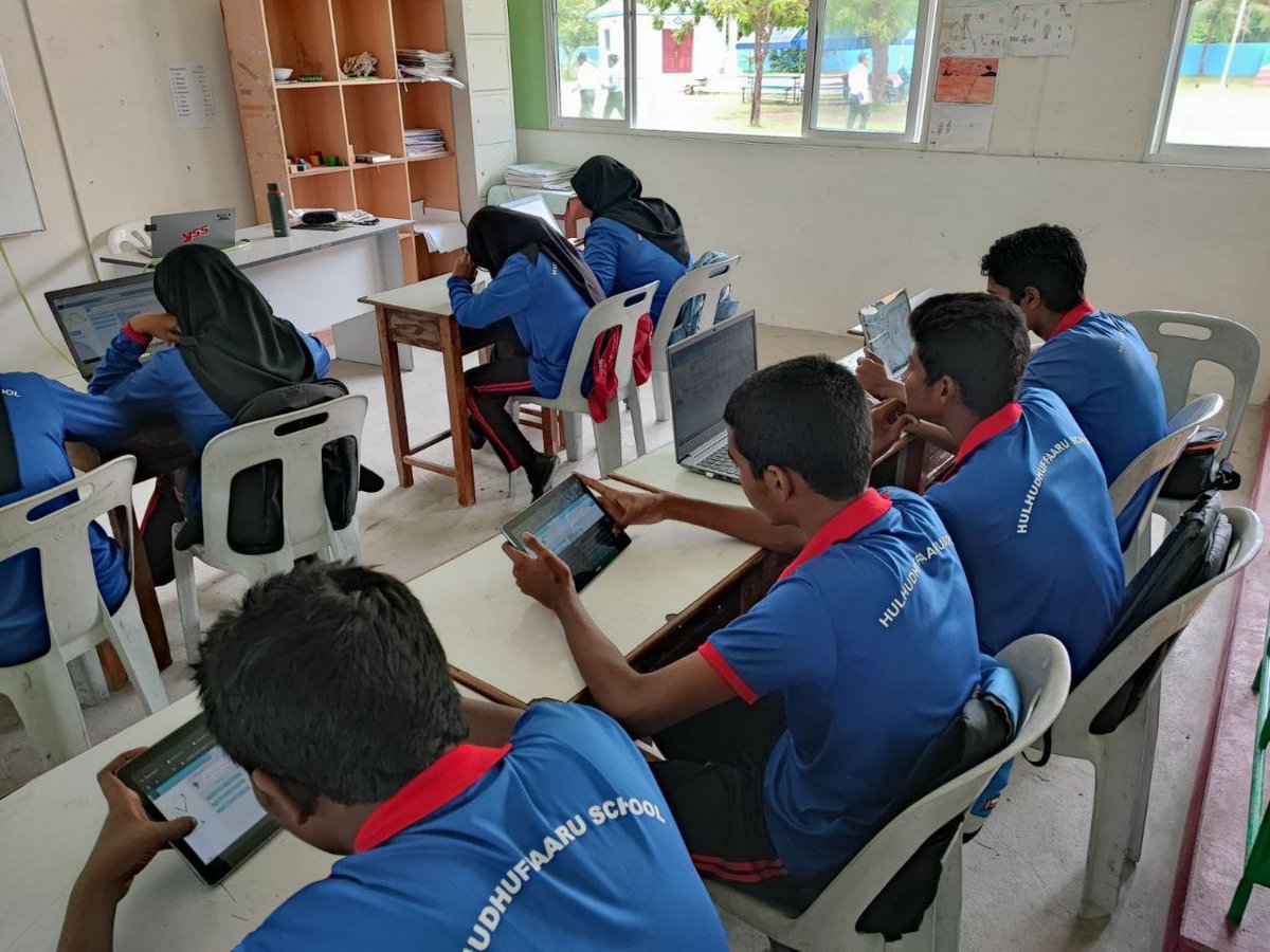 womenintechmv's tweet image. R. Hulhudhuffaaru School held #HourOfCode session today, this time with grade 9 students, who completed the Artist activity

#HourOfCodeMV
@GS57HS @MoEdumv @Dhiraagu @codeorg