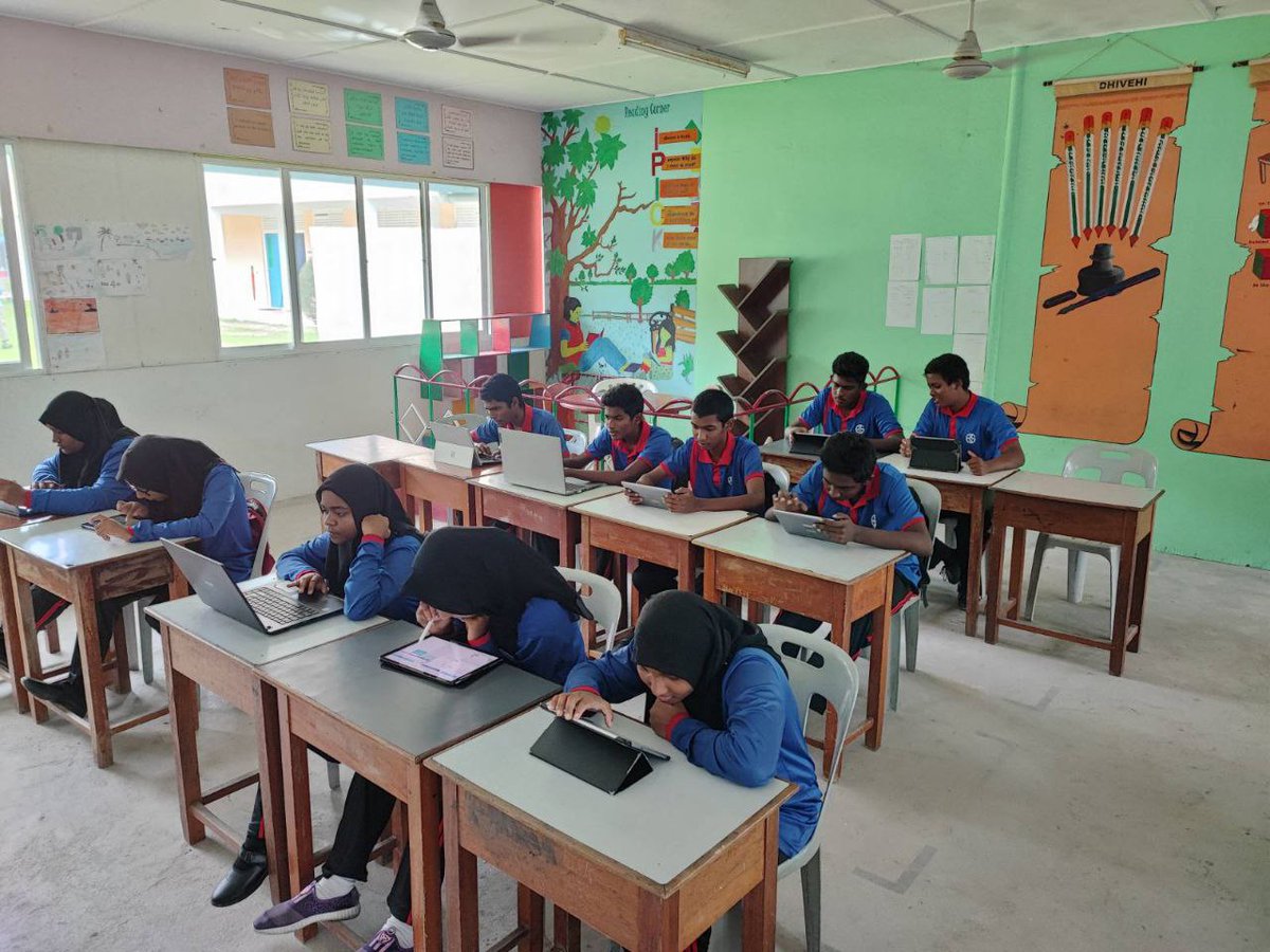 womenintechmv's tweet image. R. Hulhudhuffaaru School held #HourOfCode session today, this time with grade 9 students, who completed the Artist activity

#HourOfCodeMV
@GS57HS @MoEdumv @Dhiraagu @codeorg