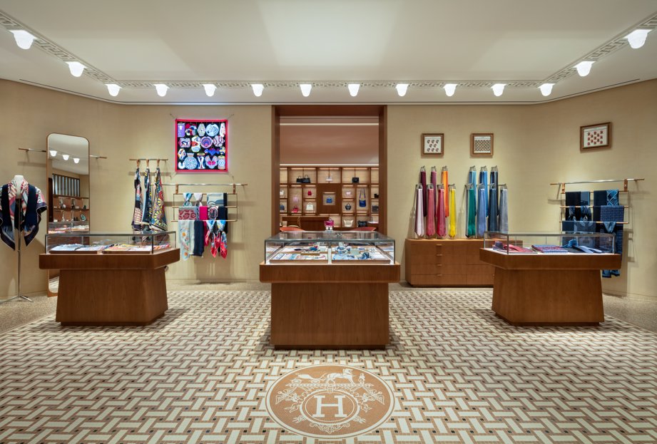 Hermès is delighted to announce the opening of its relocated store inside the Hyundai Coex Department Centre in Gangnam Gu, Seoul. 
#HermesSeoul 
bit.ly/3hee9eN