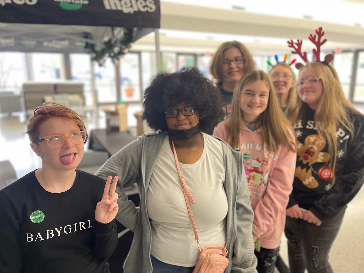 USCUpstate's tweet photo. The Hodge is rockin’! Our thanks to all who visited us today for our Ingles Education Day presented by BASF! @UpstateSpartans https://t.co/mCA3o1WEeE