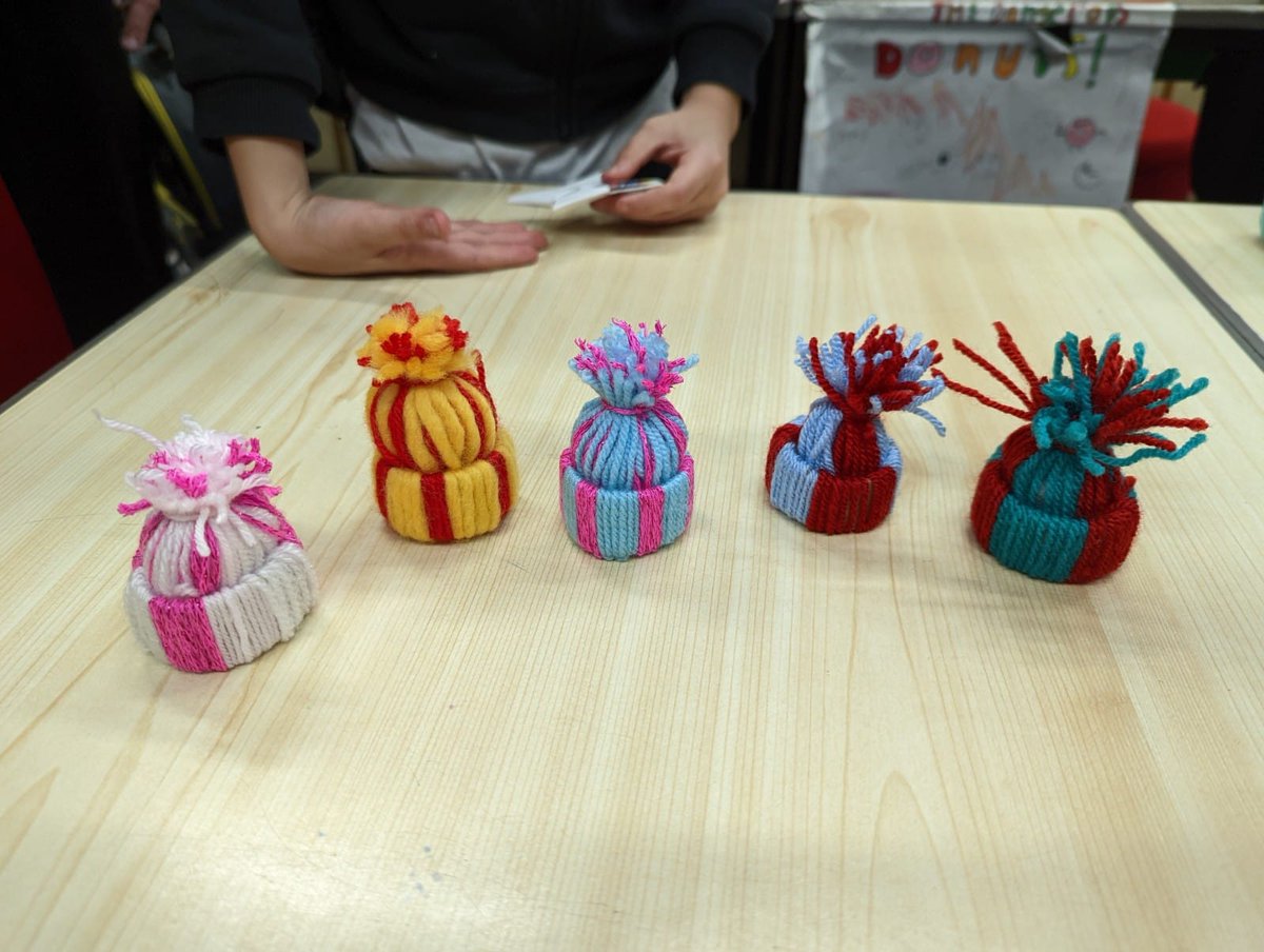 P6Bs crafting fun 🥳🎅🤶🌟