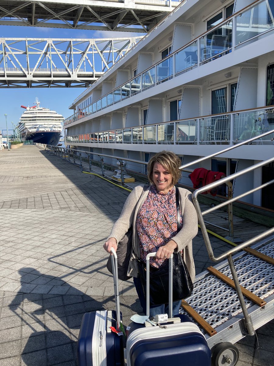LiveALittleTrav's tweet photo. And we are off again. @American_Cruise #americansymphony #neworleans #mississippiriver https://t.co/60qn1ofGHc
