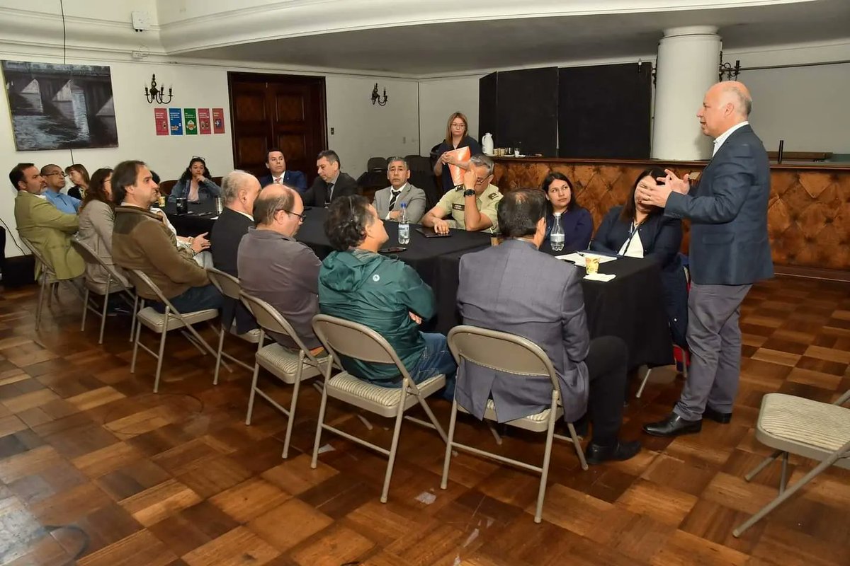 camaraosorno's tweet photo. 👏📣 Hoy nuestro gremio realizó la segunda reunión del “Comité de Seguridad para el sector comercial, industrial, de servicios y turismo de Osorno”.

En la instancia participaron representantes del sector público y privado de la provincia.

#Osorno #camaradecomercioosorno #pymes https://t.co/WuOElmdw2A