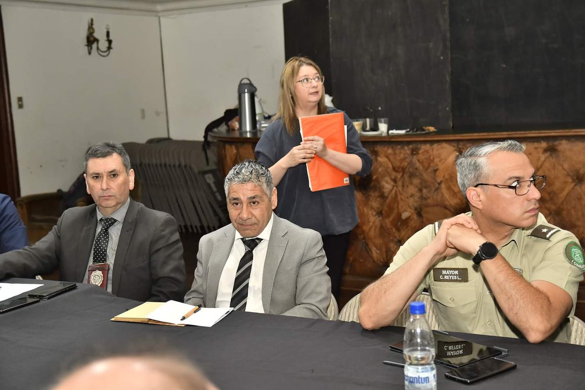 camaraosorno's tweet photo. 👏📣 Hoy nuestro gremio realizó la segunda reunión del “Comité de Seguridad para el sector comercial, industrial, de servicios y turismo de Osorno”.

En la instancia participaron representantes del sector público y privado de la provincia.

#Osorno #camaradecomercioosorno #pymes https://t.co/WuOElmdw2A