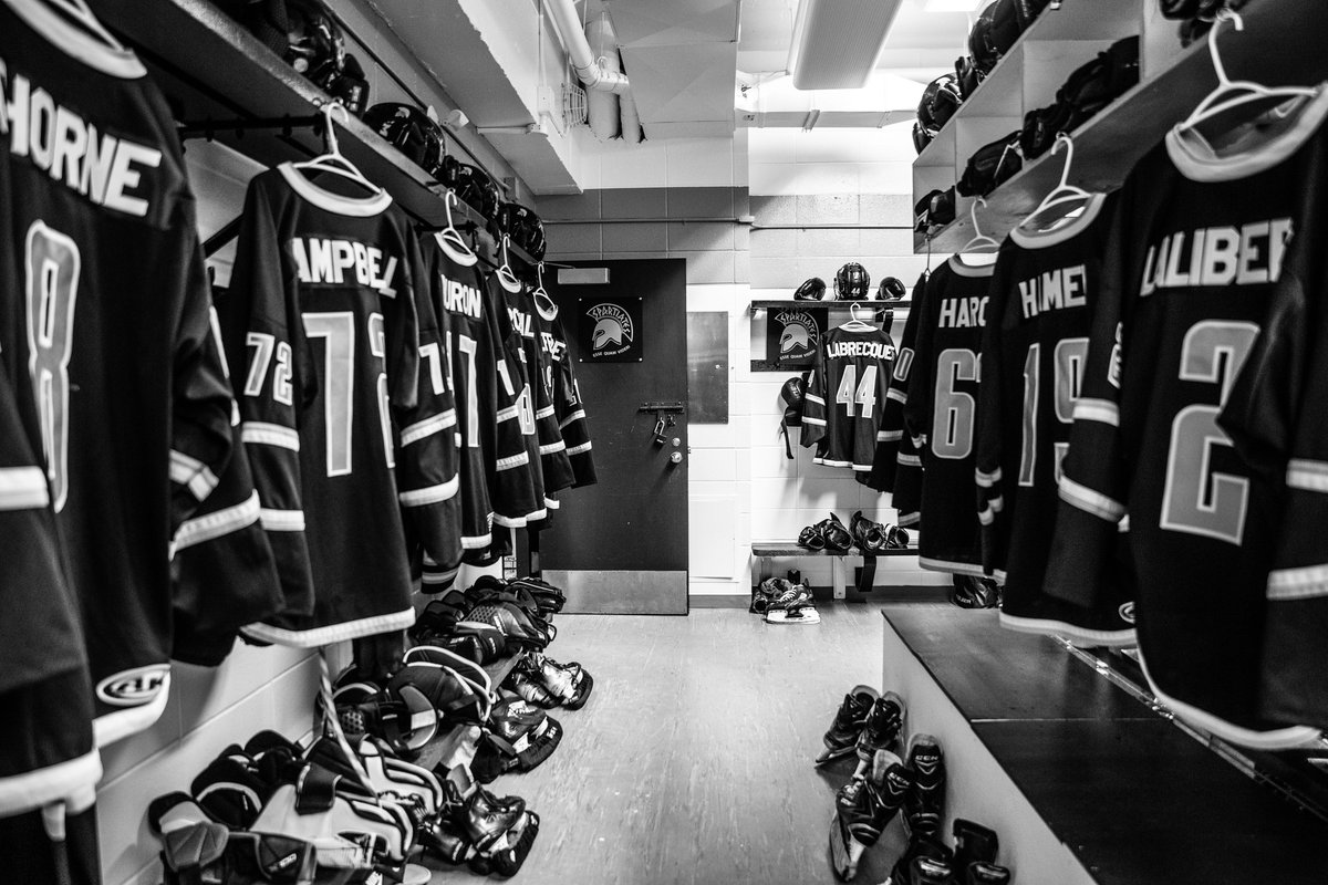 Le Cégep sera représenté par six membres de son équipe de hockey au match de hockey collégial D2 du RSEQ, le 18 décembre au Complexe Honco de Lévis. Découvrir les membres de l’équipe qui participeront à cette partie : bit.ly/3YdG2UT