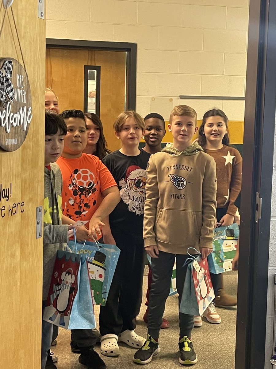 Enjoyed some caroling this morning from our house council! <a href="/GuildElementary/">Guild Elementary</a> #GuildStrong