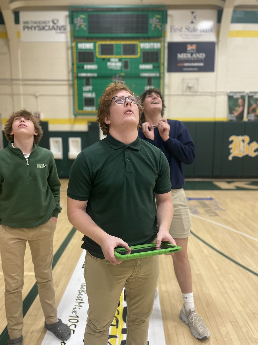 berganknights's tweet photo. Fun day today getting to practice with drones! Learning how to maneuver these small drones so our students are equipped to operate our advanced drones for footage, commercial shoots, etc! #handson #strivschools #twentyfirstcenturylearning #digitalmediaedu @bergancatholic https://t.co/oigSyO9UkR