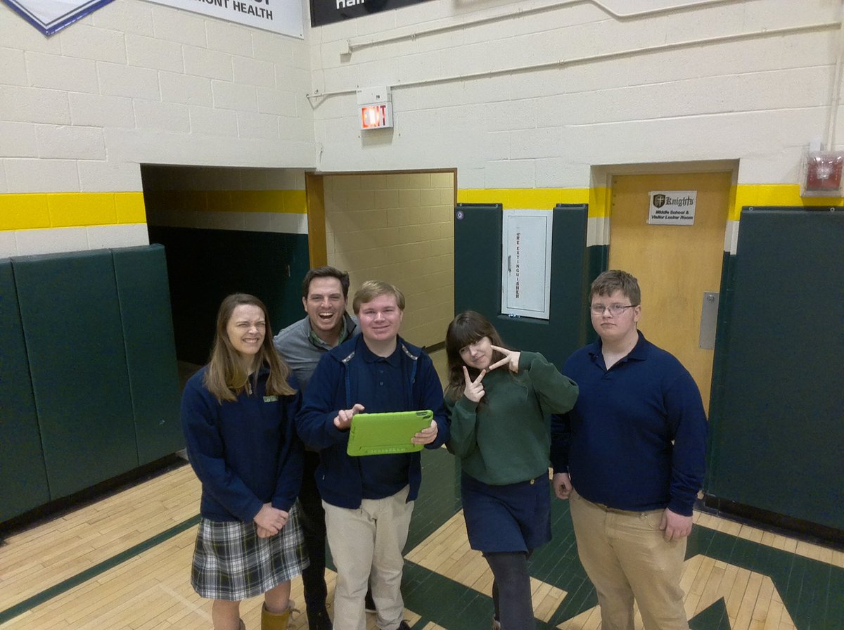 berganknights's tweet photo. Fun day today getting to practice with drones! Learning how to maneuver these small drones so our students are equipped to operate our advanced drones for footage, commercial shoots, etc! #handson #strivschools #twentyfirstcenturylearning #digitalmediaedu @bergancatholic https://t.co/oigSyO9UkR