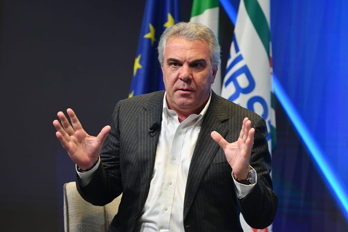 CislNazionale's tweet photo. “Stare al tavolo di negoziato con governo, forze politiche e parlamentari per conquistare miglioramenti alla #manovra e avviare i tavoli delle riforme: questo è il nostro lavoro. Scaricare tutto sui cittadini è deresponsabilizzante” #LuigiSbarra al CG @FirstCisl #12dicembre https://t.co/cxX3Snaq5X