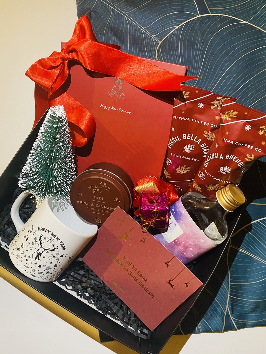 yılbaşını hediyesiz geçirmeyin diye <a href="/muhikucom/">Muhiku</a>'la ister sevdiklerinizi, ister kendinizi şımartabileceğiniz ajandalı mumlu falan efso bi kutu hazırladık ♥️ 

bu tweeti retweetleyip <a href="/muhikucom/">Muhiku</a> hesabını takip eden bir kişiye yılbaşı kutumuzdan hediye ediyoruz 🎉

bol şans 🤟🏻🥰