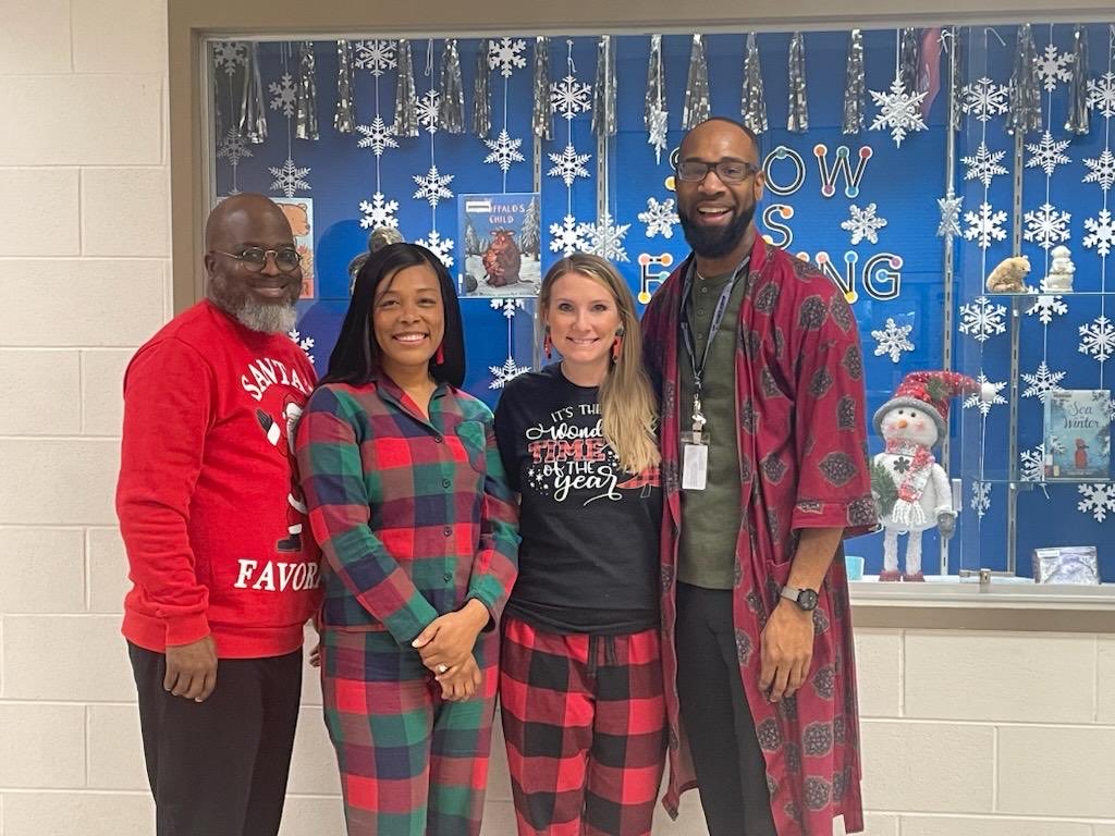 DLeathEdS's tweet photo. The @ElkoMiddle Admin team are looking mighty fine in preparation for the holiday season. ⁦@PrincipalMizell⁩ ⁦@beth_terrier⁩ ⁦@TaleesaMeeks⁩ https://t.co/cuZzKeWSLB