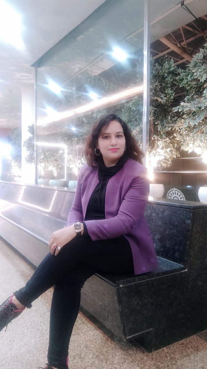 ना संघर्ष, ना तकलीफ,
तो क्या मजा है जीने में,
बड़े-बड़े तूफ़ान थम जाते है,
जब आग लगी हो सीने में.....
🌺।।शुभ रात्रि।।🌺