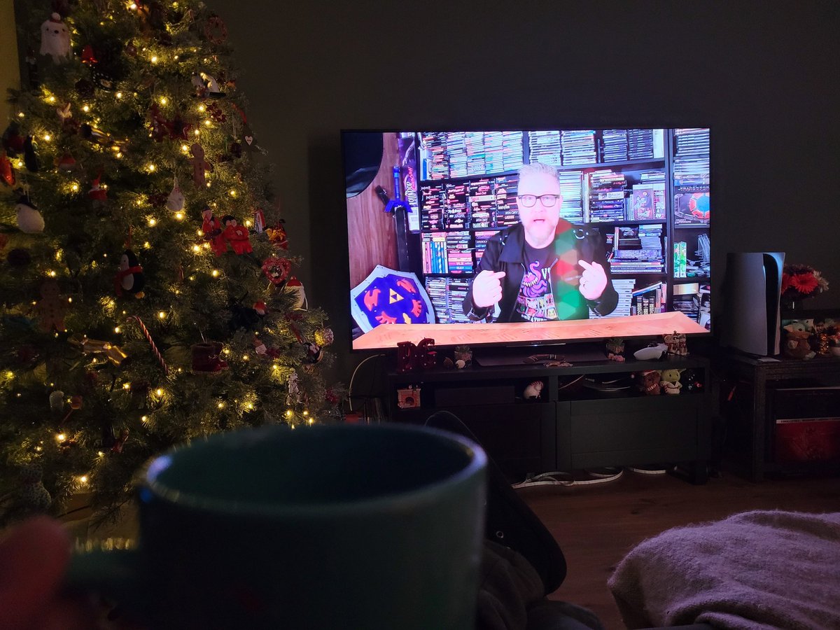 Ctrl_Continue's tweet photo. @HCGSHOW Enjoying your review with a cuppa with the Xmas tree up. I'm also having fun! https://t.co/VRmFoA3MF6