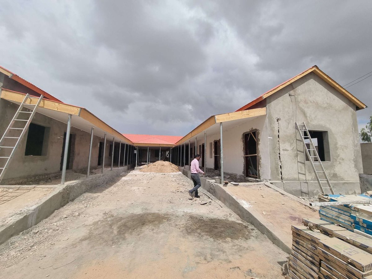 Maganyare1's tweet photo. The persistently high stunting among children in Somalia, &amp; the low % of women giving birth in health facilities point 2 the need 2 better understand &amp; address the supply side, including building up #PHC facilities. That is what @SaveChildrenSO is doing here in Som. #UHCDay2022 https://t.co/r0Ew2mwzMx