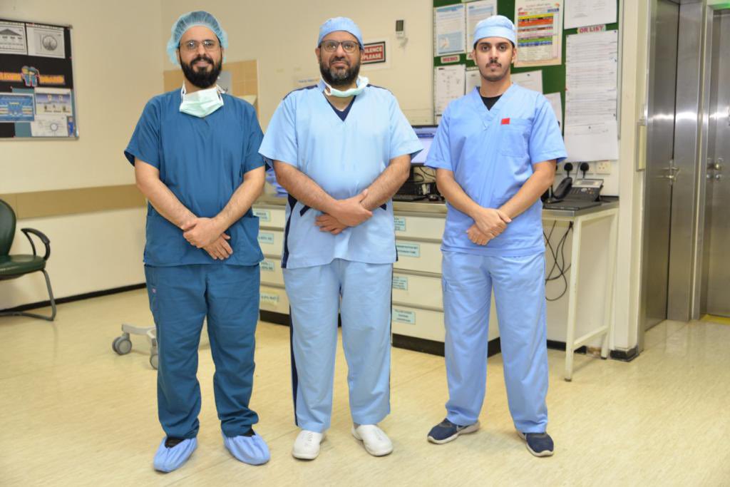 ksumedicalcity's tweet photo. أجرى فريق طبي في #المدينة_الطبية بـ #جامعة_الملك_سعود بقيادة د.إسماعيل الغامدي عملية ناجحة لزراعة قرنية لطفل وإزالة الماء الأبيض والجزء الأمامي من الجسم الزجاجي و زراعة عدسة صناعية مع تعديل لأنبوب ارتفاع ضغط العين بتقنية (Open Sky Technique) التي تتطلب خبرة وتجهيزات طبية وجراحية. https://t.co/wROCmIokko