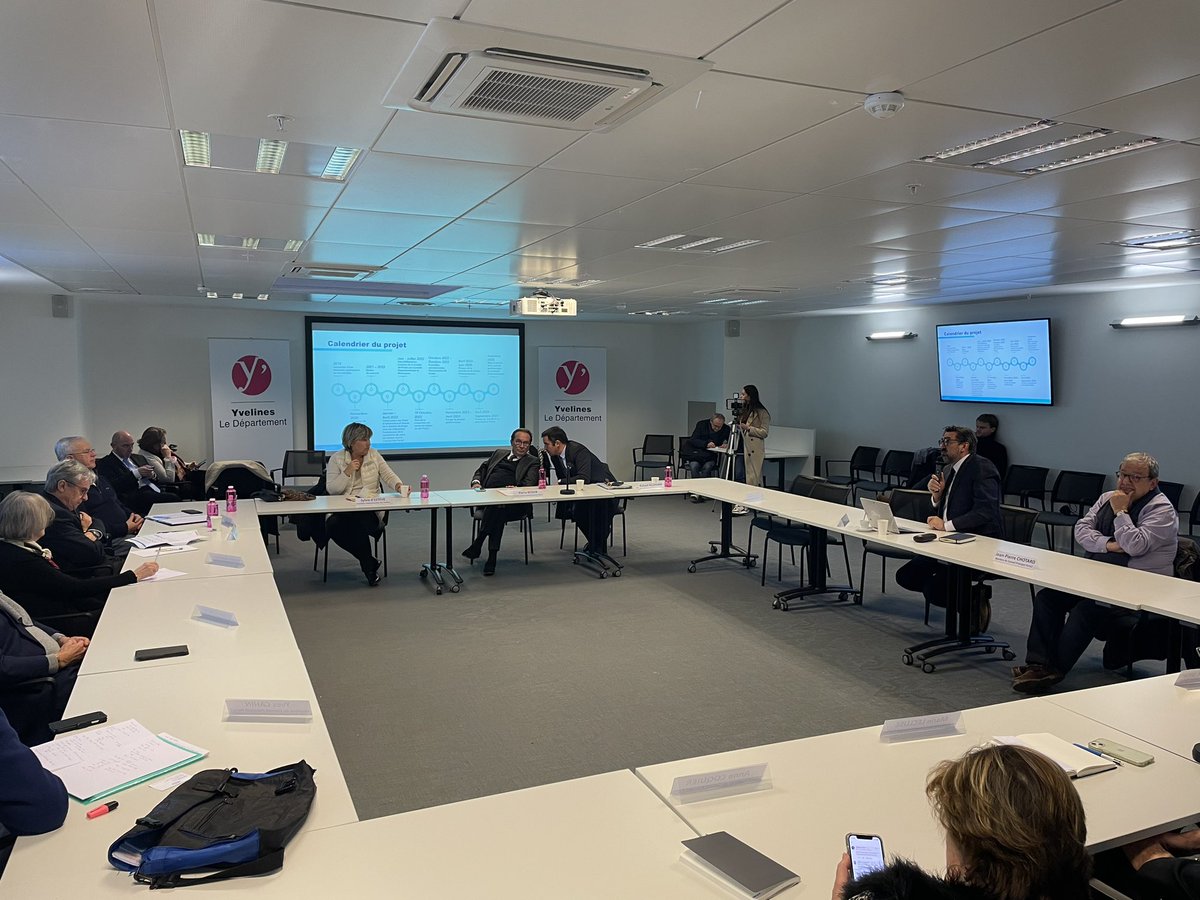 Rencontre avec les membres du bureau de la copropriété de Parly 2 pour évoquer le projet essentiel de géothermie dont le Département <a href="/Les_Yvelines/">Les Yvelines</a> est actionnaire à hauteur de 749 000 € (14% du capital) tout en mettant à disposition la parcelle. #LeDépartementEtVous