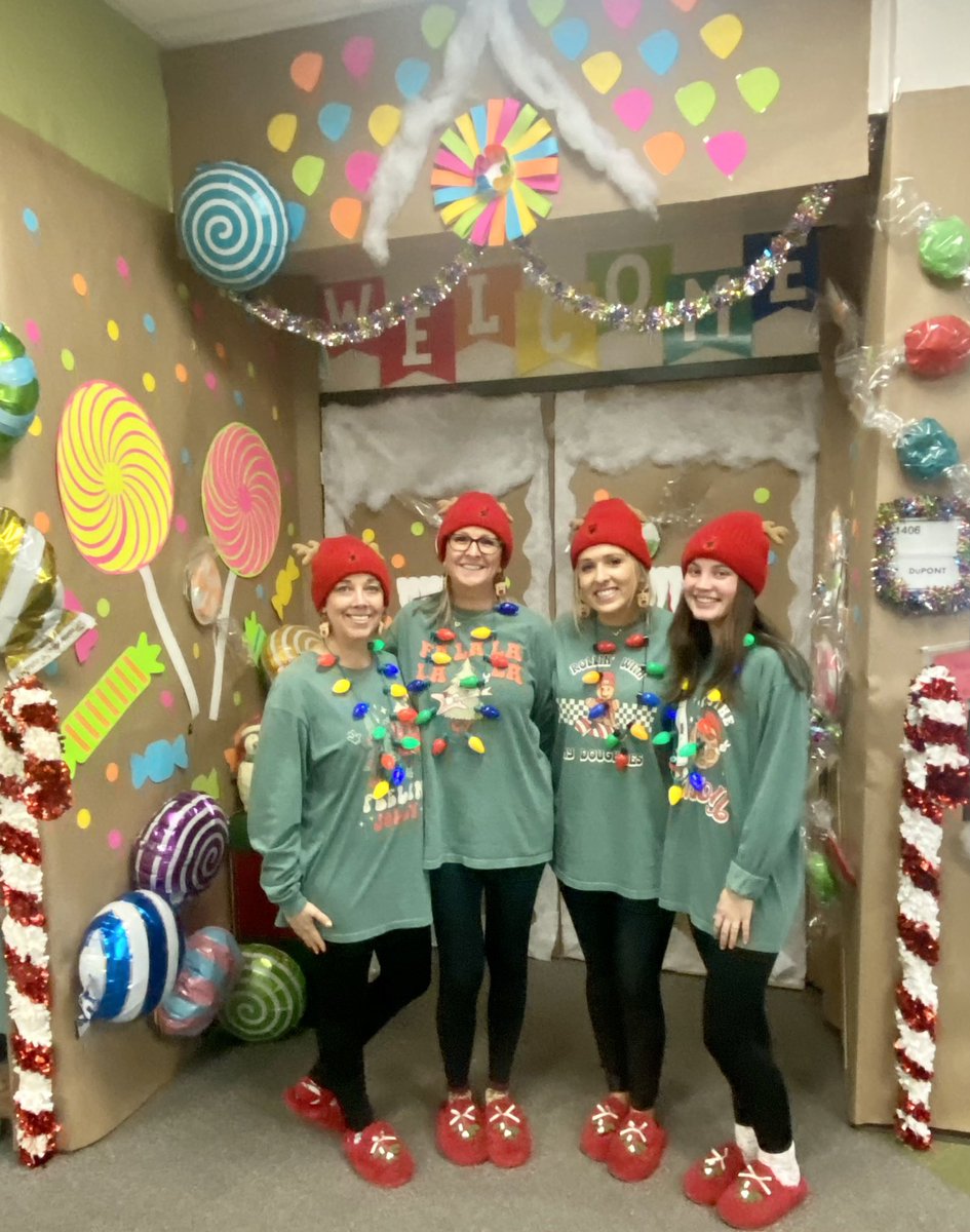 Second grade is sticking together and twinning from head to toe today! 🎄🎅🏼 <a href="/RiverRidgeElem/">River Ridge Elem</a> @MsDuPontRRE