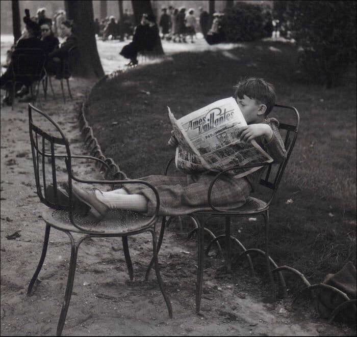 Universo_libros's tweet image. Leyendo en un parque de París, años 50. 😳😳