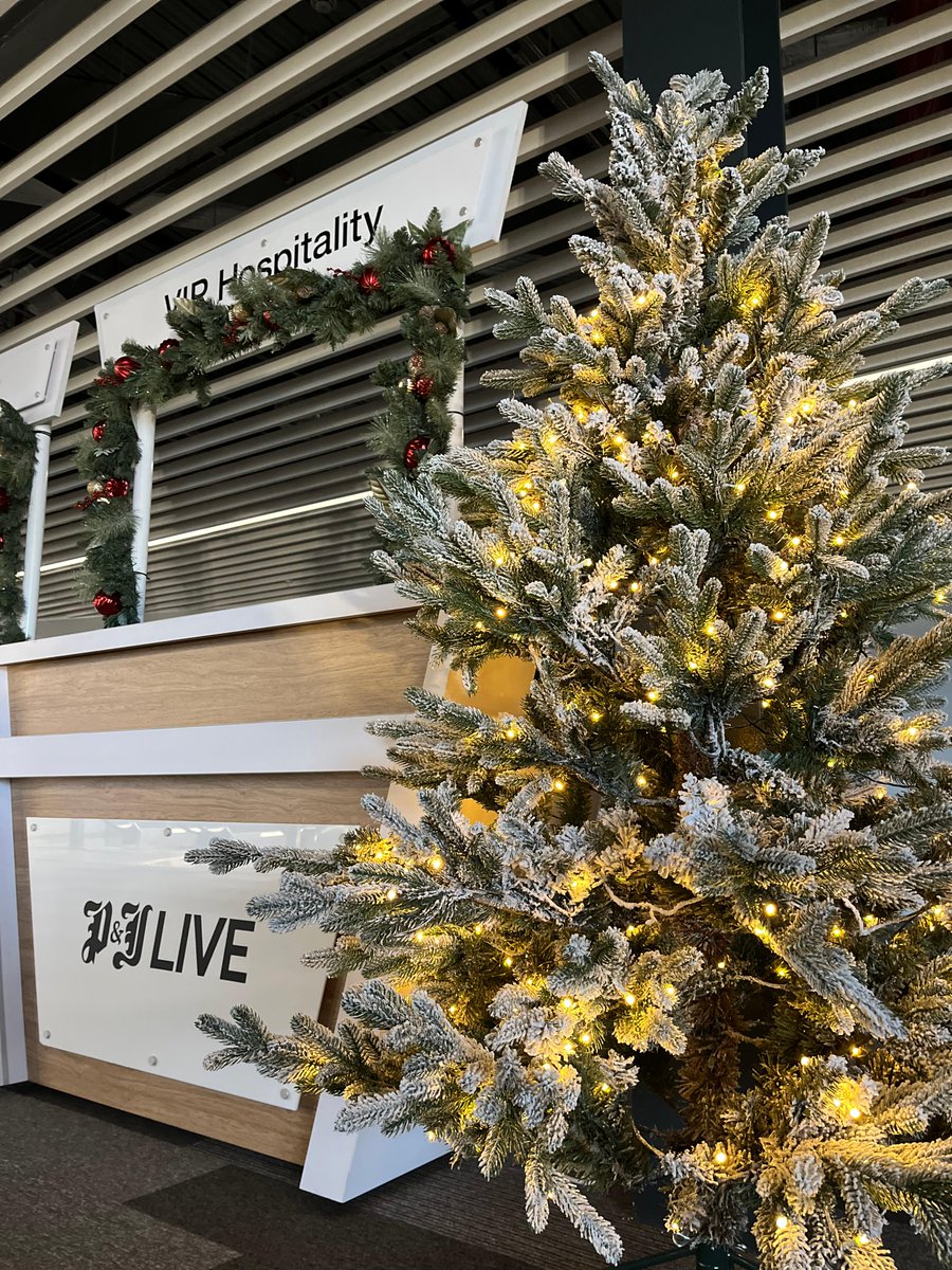 A reminder to be nice to the people working in hospitality!

Working countless hours and missing out on the festivities are all things hospitality workers will be familiar with. Even if they make a mistake, please remember how hard they're working to make your experience special!