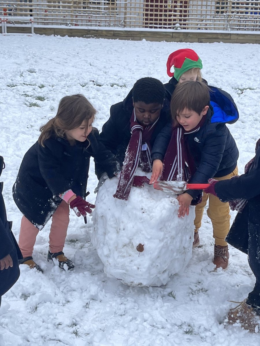 OakfieldPrep's tweet photo. We may have a winner for biggest Oakfield snowball. What a whopper! 

#OakfieldPrePrep #Christmas #Snow https://t.co/9rxPxCh5Ei