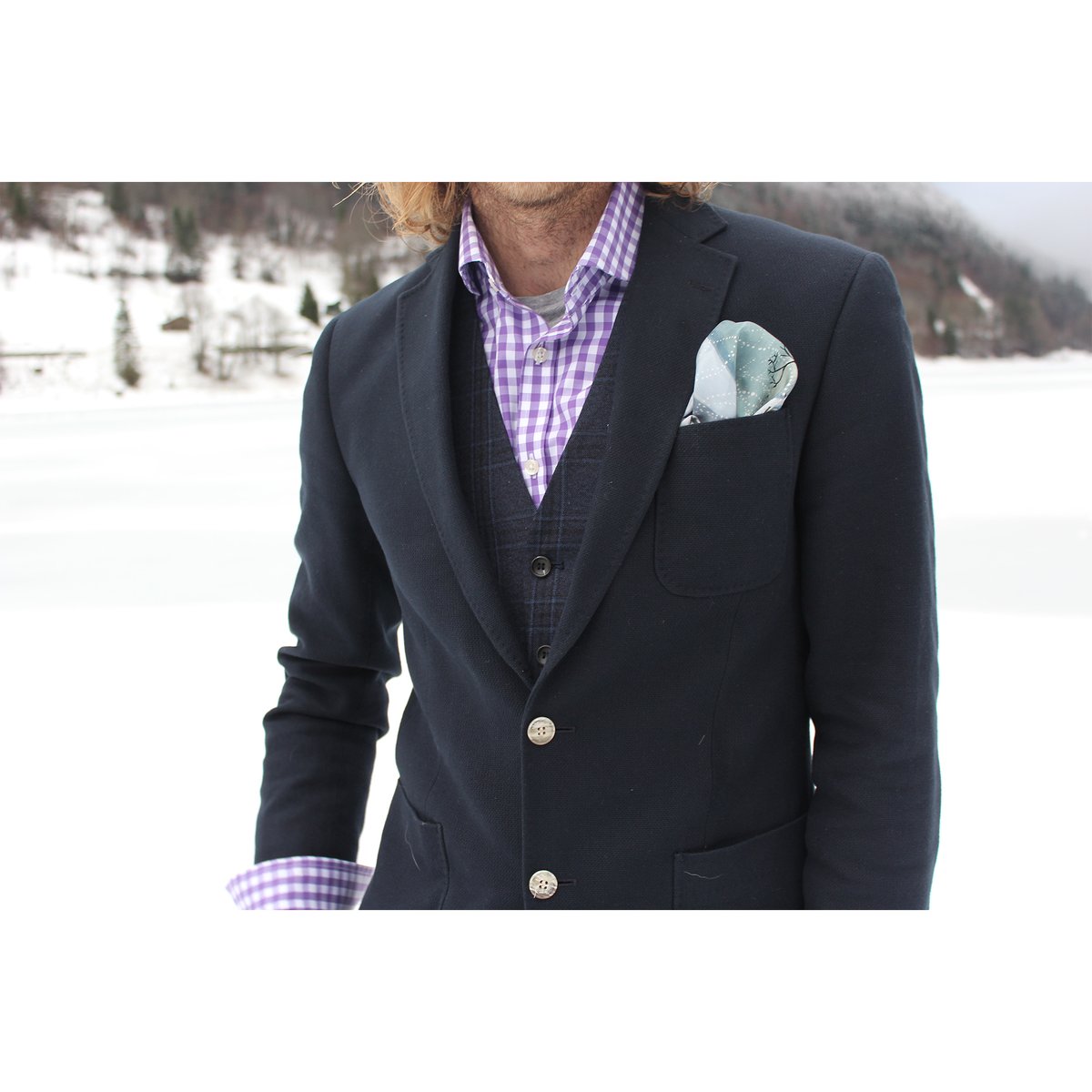 dwbritain's tweet photo. The Hafan pocket square, can be worn when snowy or sunny...

#snow #snowman #alps #pocketsquare #holiday #christmas #skiing #sheep #madeinbritain #hafan #wales #silksquare #artonsilk #painting #britishart #artist #artwork #paint #seaside #present #gift #scarf https://t.co/3ffHdUlbZn