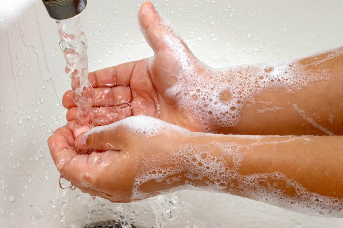 HopkinsKids's tweet photo. Any child can be a germ fighting superhero! Guide the kids in your life with fun hand-washing techniques to help them earn a hand-washing superhero badge! #HandwashingWeek https://t.co/SH1lBmL0Vm https://t.co/m55I8n9lQQ