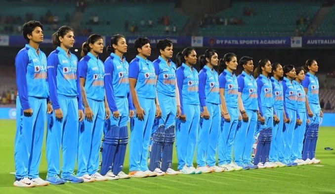 Deepti_Sharma06's tweet photo. Dreams can come true if you're willing to put in the time and effort. 
This team is extra special for many reasons. Thank you to the enthusiastic crowd of people who came out to see us and those who were able to cheer us on from their homes.💙
#teamindia #womenscricket #INDvsAUS https://t.co/R8a3g8yvcG