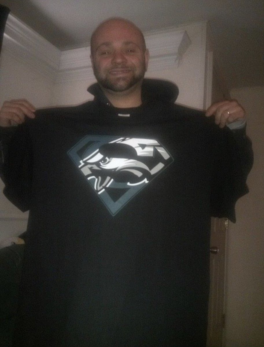 BiggerScummy's tweet photo. Hey @Eagles , my uncle passed away and it was all so sudden. His favorite sports team hands down has to be the eagles!!! My family wanted to lay my uncle to rest in a customized eagles jersey but it won’t be here in time for the funeral. PLEASE TWITTER , HELP ME WITH THIS GOAL !! https://t.co/TIXi8AdoxB