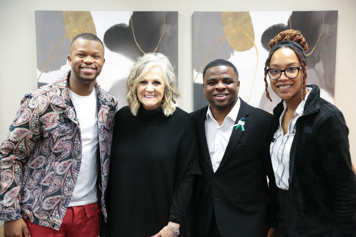 JamellForLE's tweet image. “Hope Sunday” was nothing short of spectacular. What a joy to receive the “Dedication to Excellence” award at my church home The Potter&apos;s House of North Dallas

Remember once you choose hope, anything’s possible. May your choices continue to reflect your hopes, and not your fears