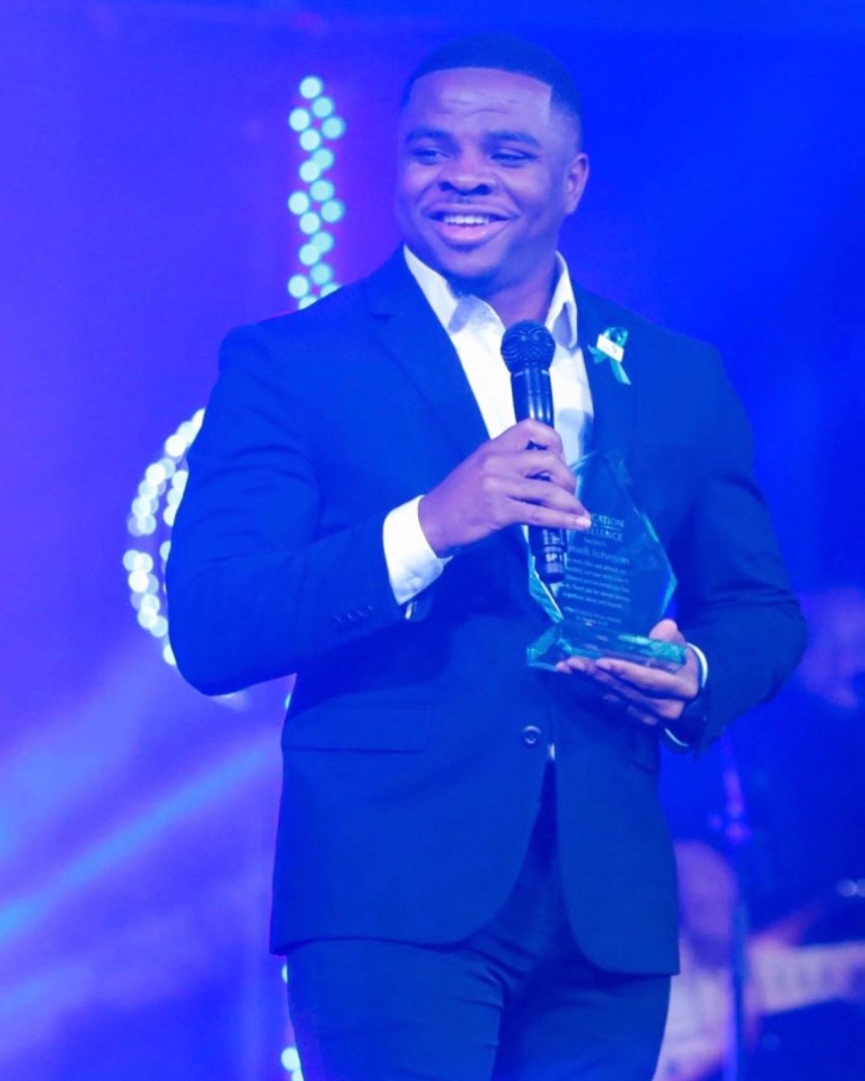 JamellForLE's tweet image. “Hope Sunday” was nothing short of spectacular. What a joy to receive the “Dedication to Excellence” award at my church home The Potter&apos;s House of North Dallas

Remember once you choose hope, anything’s possible. May your choices continue to reflect your hopes, and not your fears