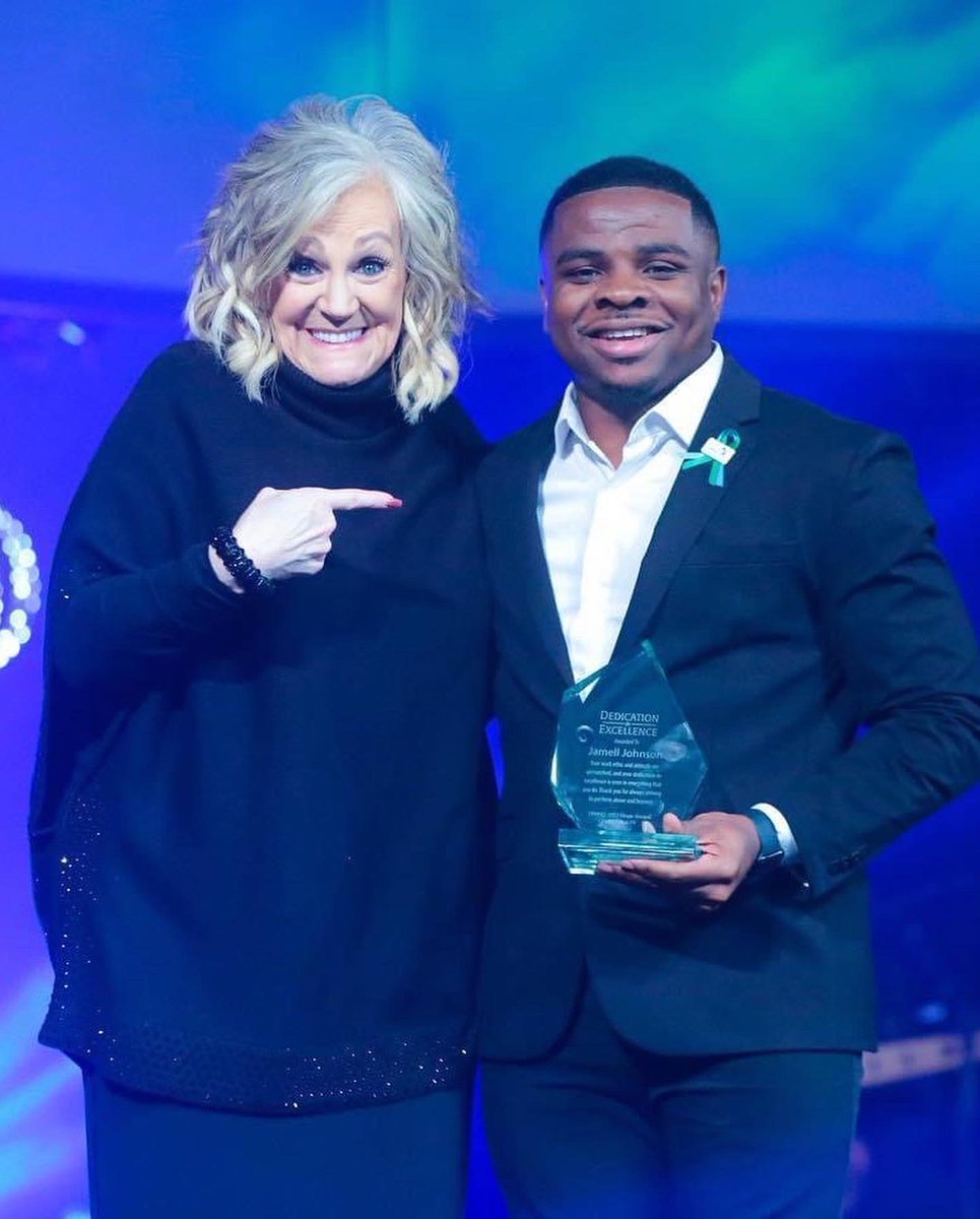 JamellForLE's tweet image. “Hope Sunday” was nothing short of spectacular. What a joy to receive the “Dedication to Excellence” award at my church home The Potter&apos;s House of North Dallas

Remember once you choose hope, anything’s possible. May your choices continue to reflect your hopes, and not your fears