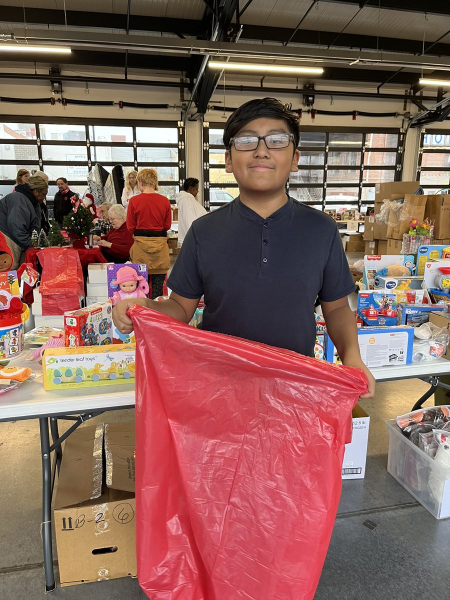 No habla ingles? No problemo! Abraham is bilingual and ready to help.<a href="/isd_avid/">ISDAVID</a> #BearsRising