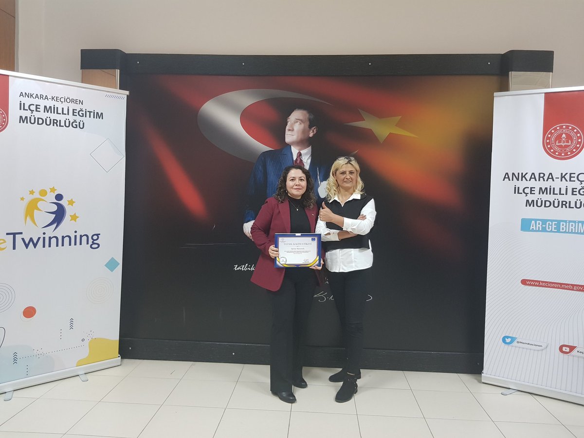 AynurKesenek's tweet photo. Avrupa etiketinden sonra ulusal etiketimizi de İlçe Milli eğitim Müdürümüz Sn Yaşar Türk'den aldık,Sn Emel Şimşek ve Sn Ahsen Doğanay 'ın rehberliğinde nice yeni projelere..@EtlikImam @eTwinningDestek @MemKecioren @KeciorenMEM https://t.co/qbpj3XzTgJ
