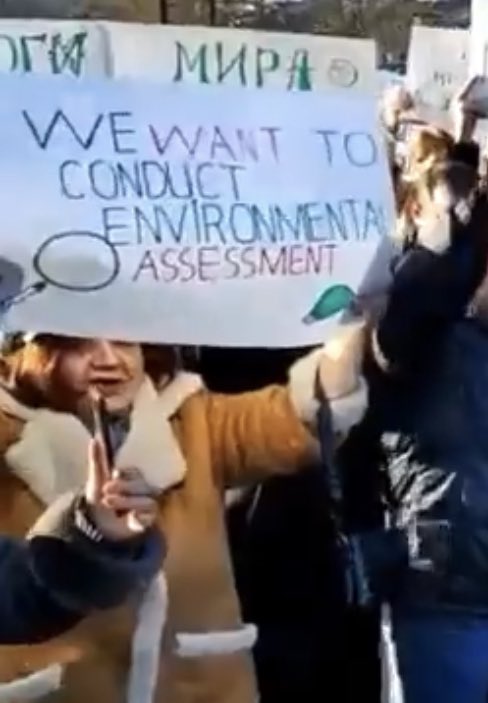 ANZHELA_YAN's tweet photo. Thirst of Azerbaijani “environmental activists” to conduct assessments inspired me to show them where exactly it is worth doing.
First of all: About 30 000 hectares of soil on #Azerbaijan’s Absheron peninsula is polluted by oil products & various forms of industrial waste. 1/6 https://t.co/XSJGVM6KQM