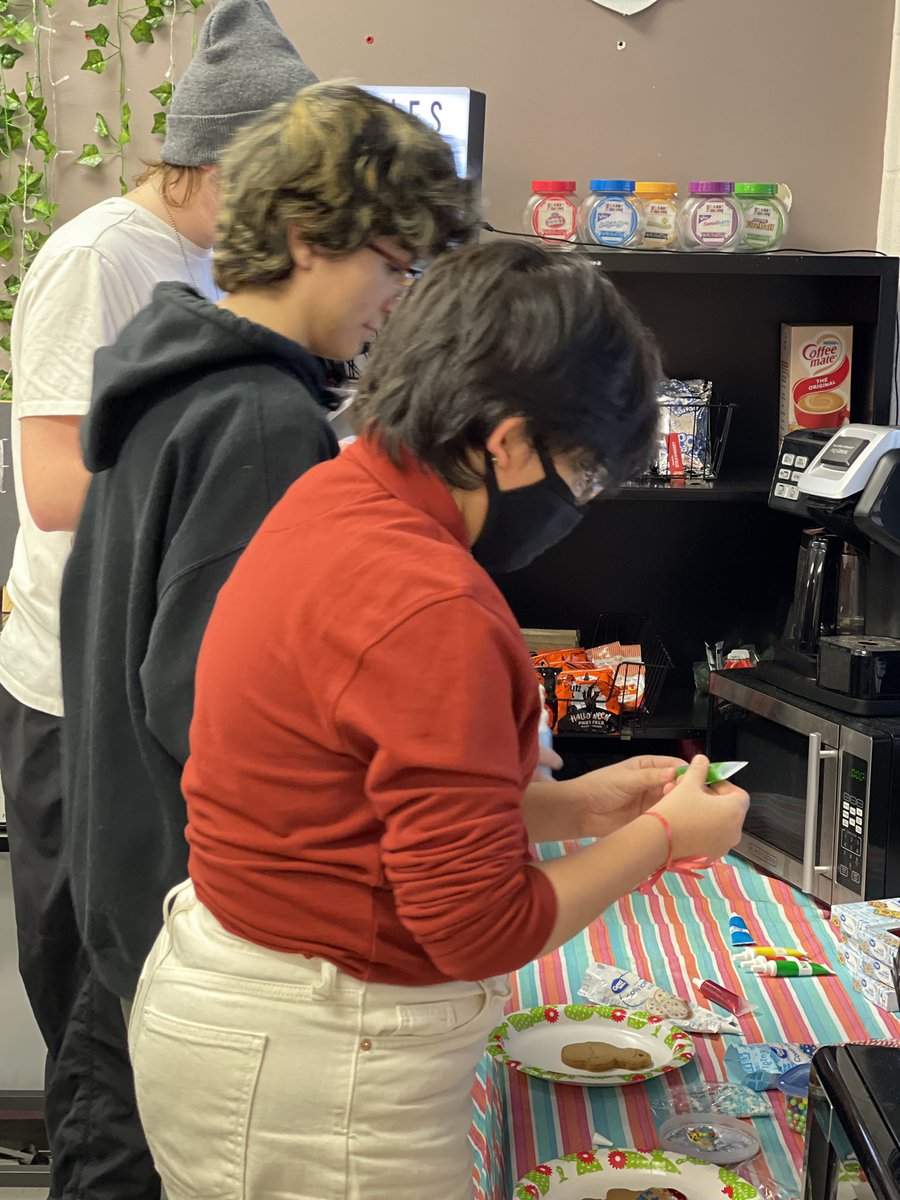 Cookie decorating in yearbook/photoJ today while we review for our exam tomorrow. <a href="/NISDComArts/">CommunicationsArtsHS</a> <a href="/nisd/">Northside ISD</a>
