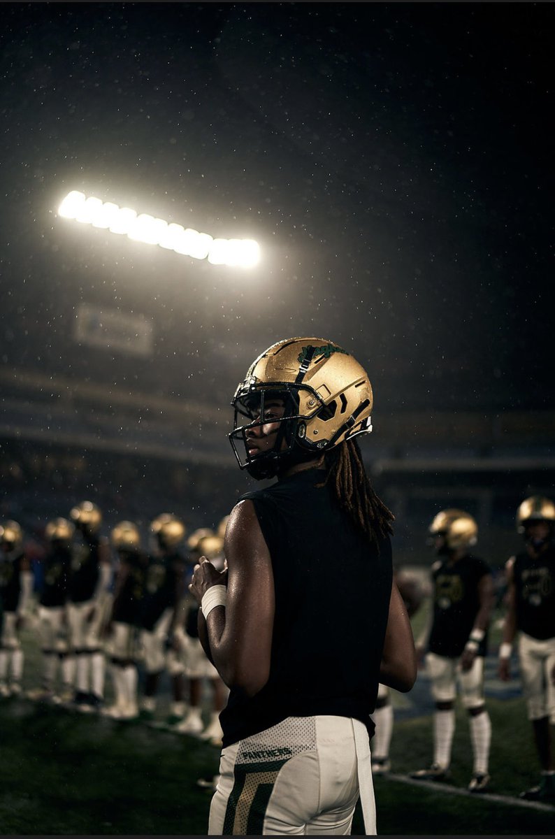 TCreatedplayer's tweet photo. Freshman season ended with a 💍🔥 #APTTMH #IMSOHUGHES #Fullyinvested #QB1 #thecreatedplayer #statechamps https://t.co/lL12WxBQDI