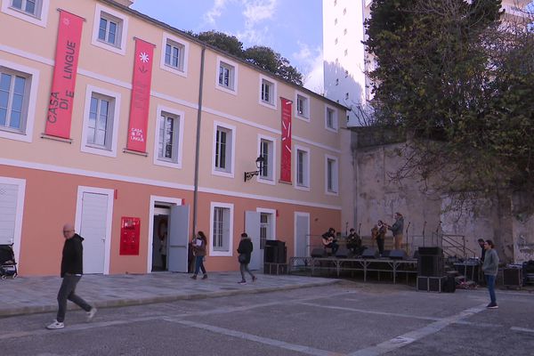 Bastia : Una casa per addunisce l'attori di a lingua corsa

➡️france3-regions.francetvinfo.fr/corse/haute-co…