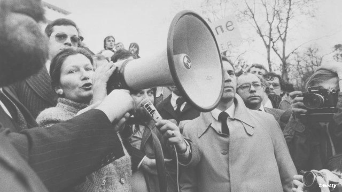 RADIO AVIVA et <a href="/PEStrasbourg/">Parlement européen</a> diffusait un plateau  samedi 10 décembre au Gazette Café sur les étapes majeures de la vie de Simone Veil. 

🎙À retrouver en vidéo sur facebook.com/RadioAviva88fm…, en podcast sur radio-aviva.com et sur notre application mobile.
#Simone