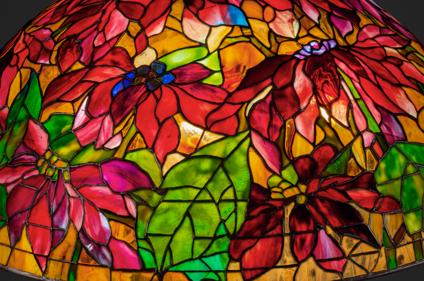 NYHistory's tweet photo. ✨ Tis the season! Happy #NationalPoinsettiaDay! 🍃

This poinsettia lamp was likely designed by Clara Driscoll, the head of the women’s glass cutting department at Tiffany Studios. See 100 Tiffany Lamps on view in our 4th floor galleries. https://t.co/sUO3Jih3Uh https://t.co/zdJaN3s79W