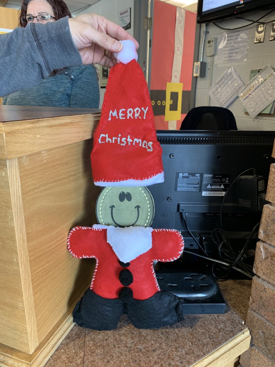 What does a gingerbread person do if they don’t want to get eaten? Disguise themselves of course!  Mr. Lima’s student certainly did a great job with his disguise! #ocsbInnovative  ⁦<a href="/JohnPaulIIOCSB/">St. John Paul II School</a>⁩ <a href="/MrDeLima1/">Paul Lima</a>