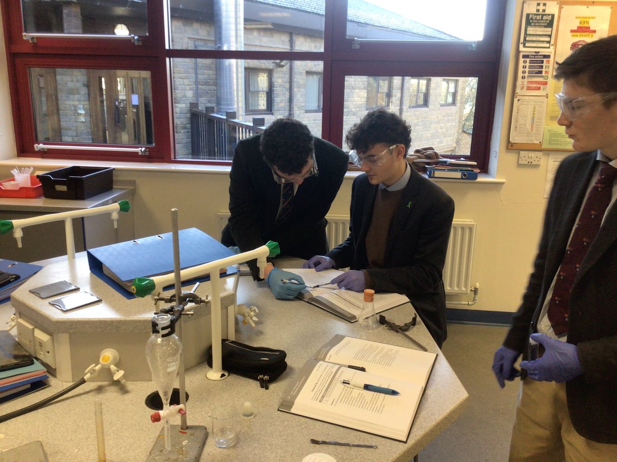 AmpCollScience's tweet photo. Our Lower Sixth form Chemists enjoying practical work today……organic synthesis reactions @RoySocChem @AmpleforthColl Effective A level Science always involves practical work. https://t.co/KXpMmFmawO