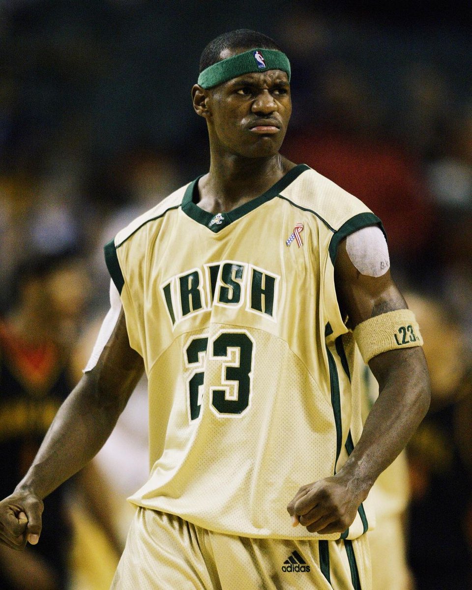 BleacherReport's tweet photo. 20 years ago today, @KingJames made his national TV debut at just 17 years old 👑

He dropped 31 PTS, 13 REB, 6 AST in a win over No. 1-ranked Oak Hill.⁣

Box office ever since. https://t.co/2pV7MXaWHU