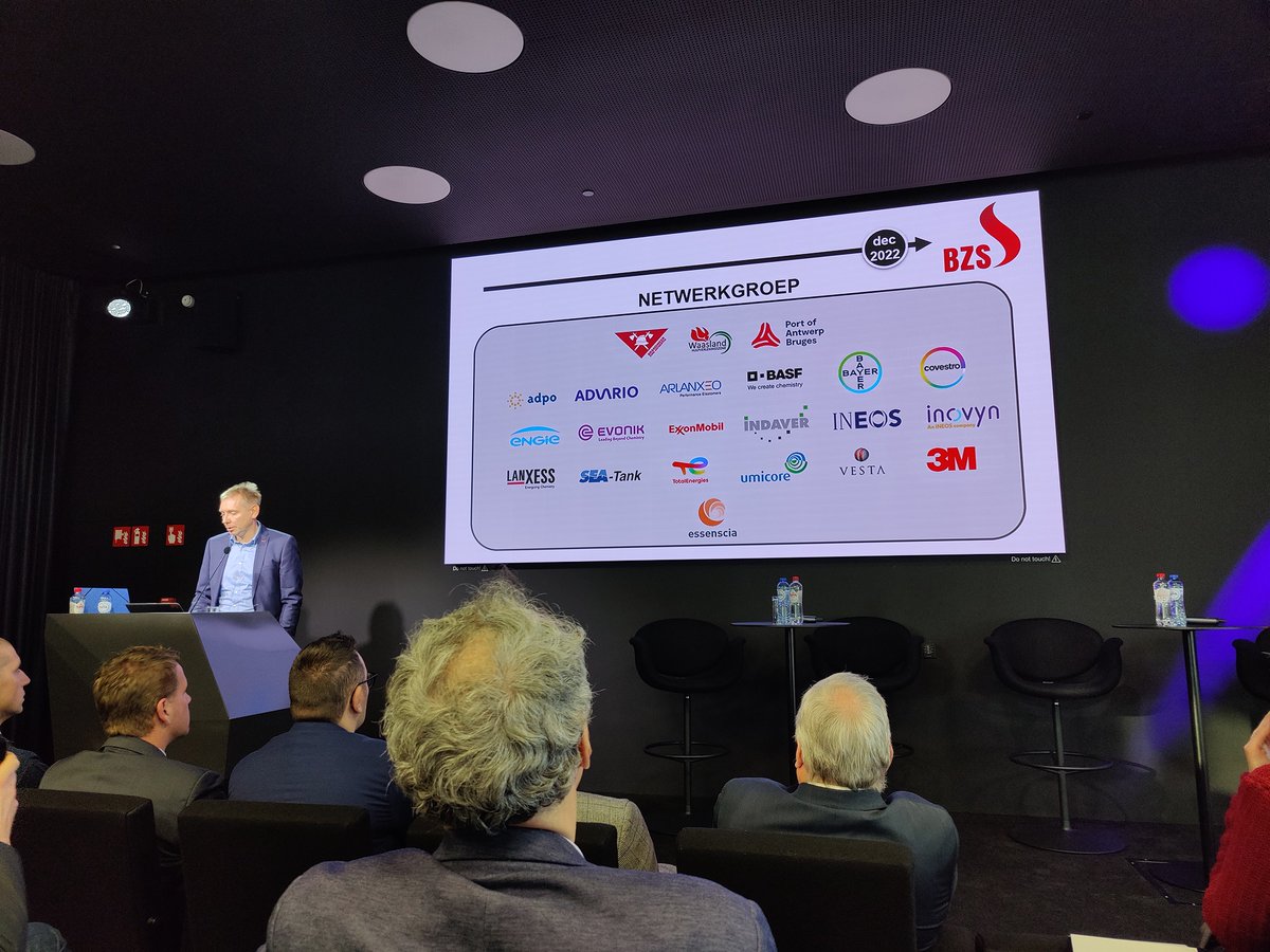 Samen met <a href="/PortofAntBruges/">Port of Antwerp-Bruges</a>, <a href="/BZAntwerpen/">Brandweer Zone Antwerpen</a> maar ook met heel wat private bedrijven willen we met #brandweernetwerkzeehavenschelde zorgen voor een 
een veilige wereldhaven! Samen kunnen we meer doen in een omgeving die continu in verandering is.