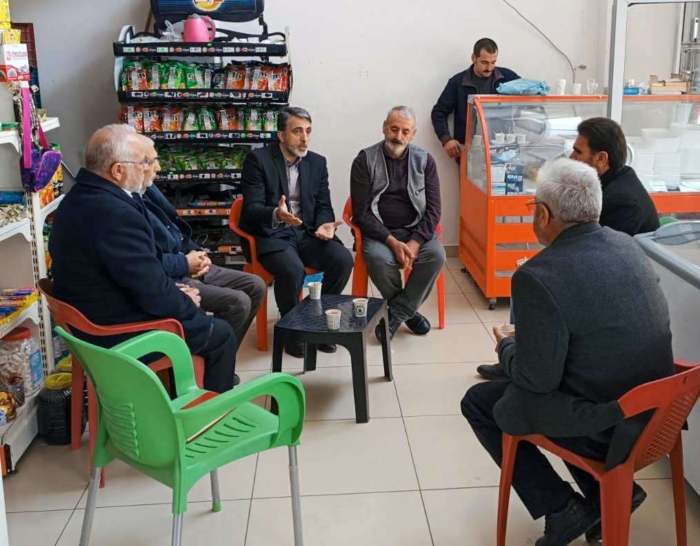 Genel İdare Kurulu Üyemiz Yunus Emiroğlu,İlçe Başkanımız Abubekir Akkılıç ve beraberindeki heyet, ilçemize bağlı köylerde vatandaşlarla bir araya gelerek güncel sorunlara yönelik partimizin çözüm önerilerini anlattı.
 Ayrıca Emiroğlu, ilçede esnaf ziyaretinde de bulundu.