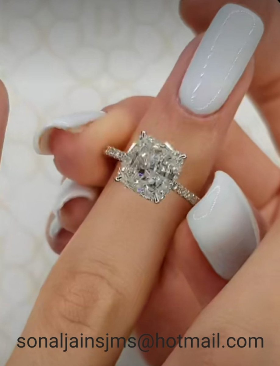 BespokeSjms's tweet photo. A ring represents a circle of never-ending love and commitment between a husband and a wife. Everlasting love 💕 This 4-carat cushion ring is crafted for elegance. #bidfatindianweddings #fashion #bridetobe #celebstyle #bridaljewellery #weddingrings #proposal #proposeday #jewelry https://t.co/Gb6xV6MjTb