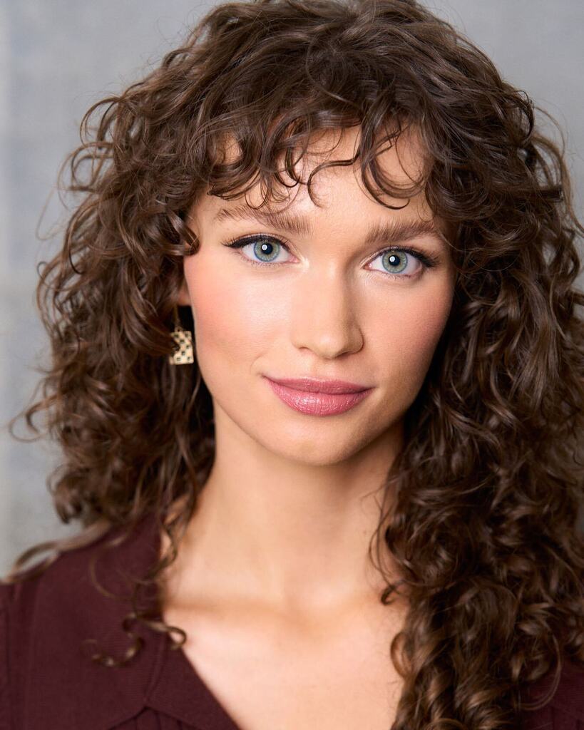 Power of the curl w/ the all around amazing @evangelinedwards 
•
•
•
#acting #actor #actors #lacasting #actress
#actresslife #actresses #actress🎬 #laactress #actingheadshot #actorheadshots #actorsheadshot #headshot #headshots #headshotsession #theatr… instagr.am/p/CmFVduCP2Qv/